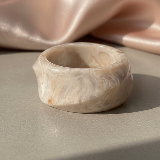 Luxe Swirl Bangle (Gray)