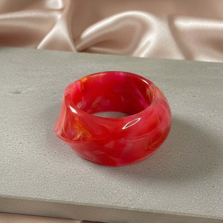 Luxe Swirl Bangle (red)